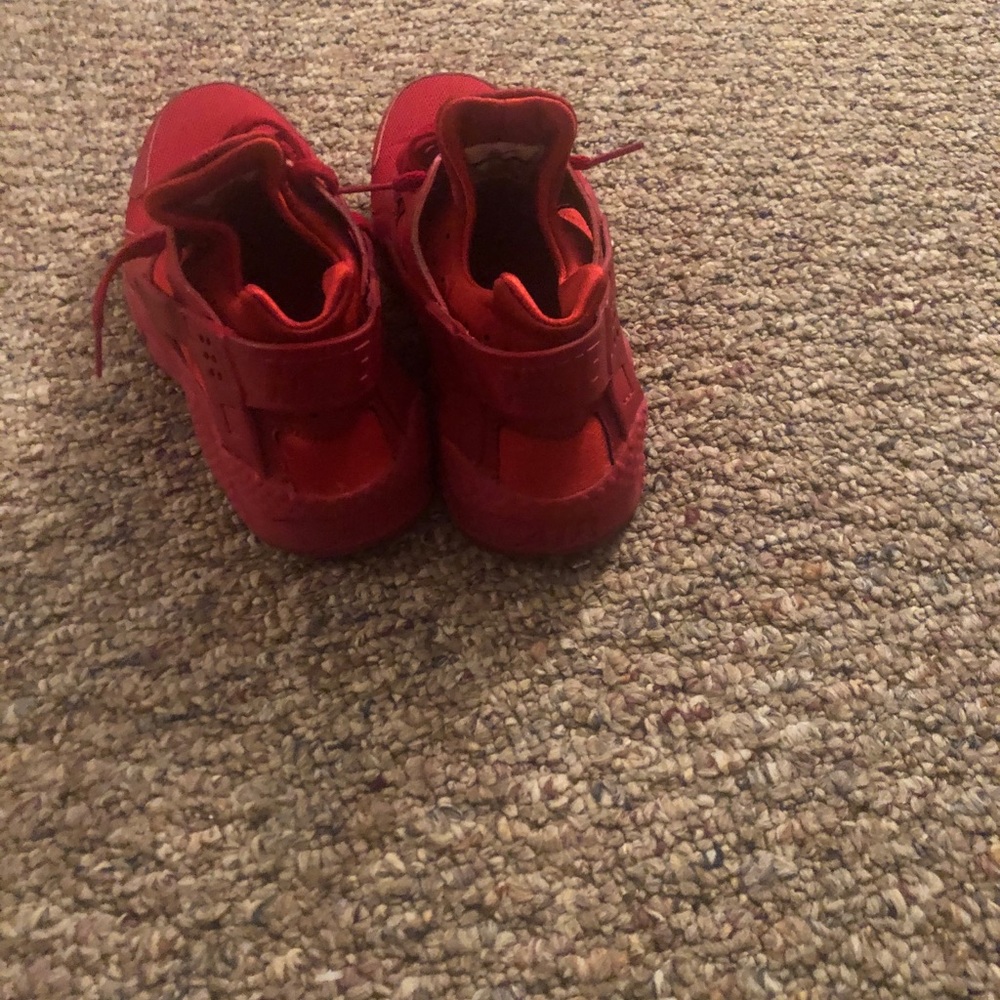 Red huarache’s - Picture 2 of 4